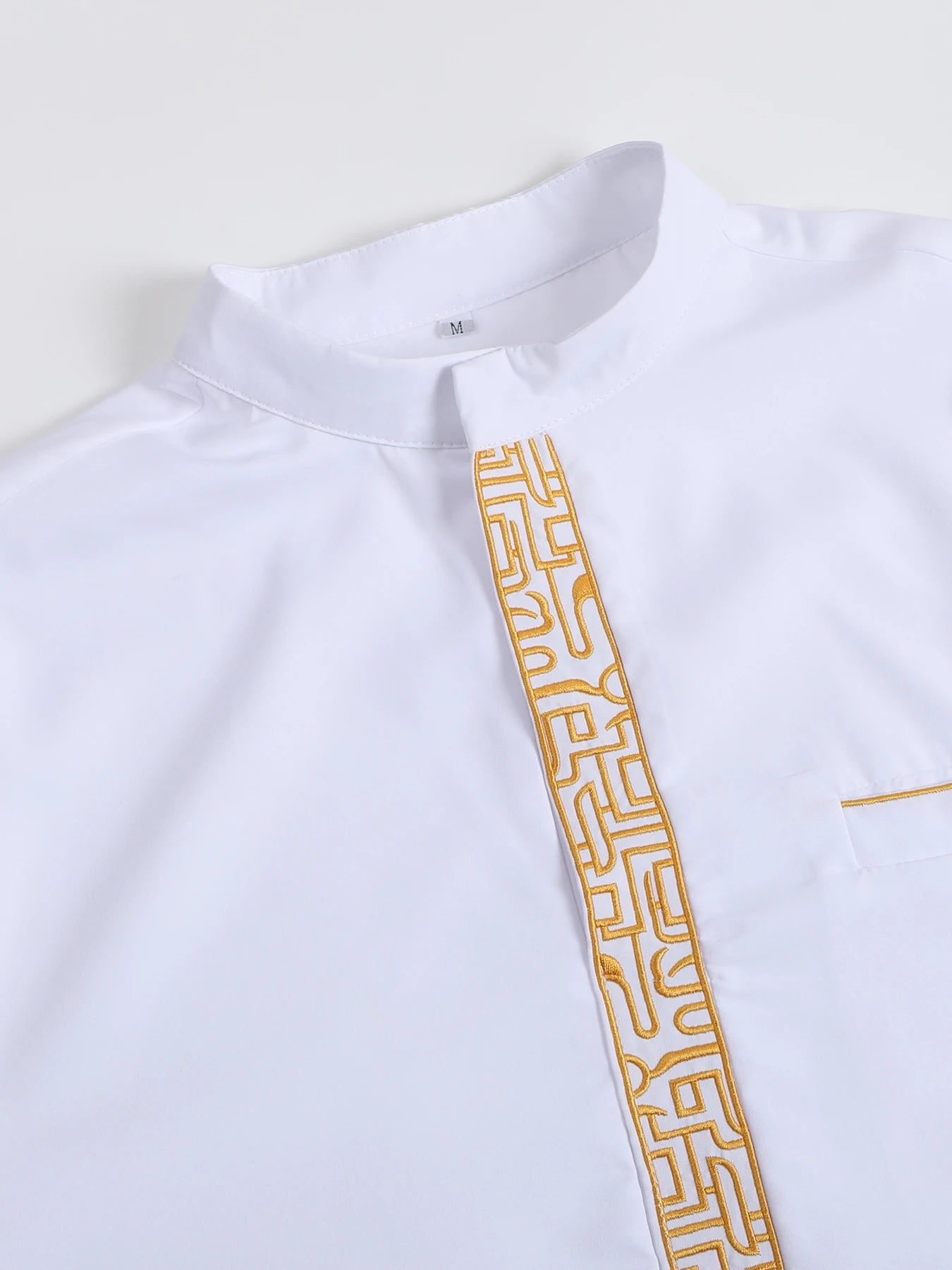 ثوب عربي أبيض أنيق بتطريز تقليدي - جبة رجالية لجميع المواسم