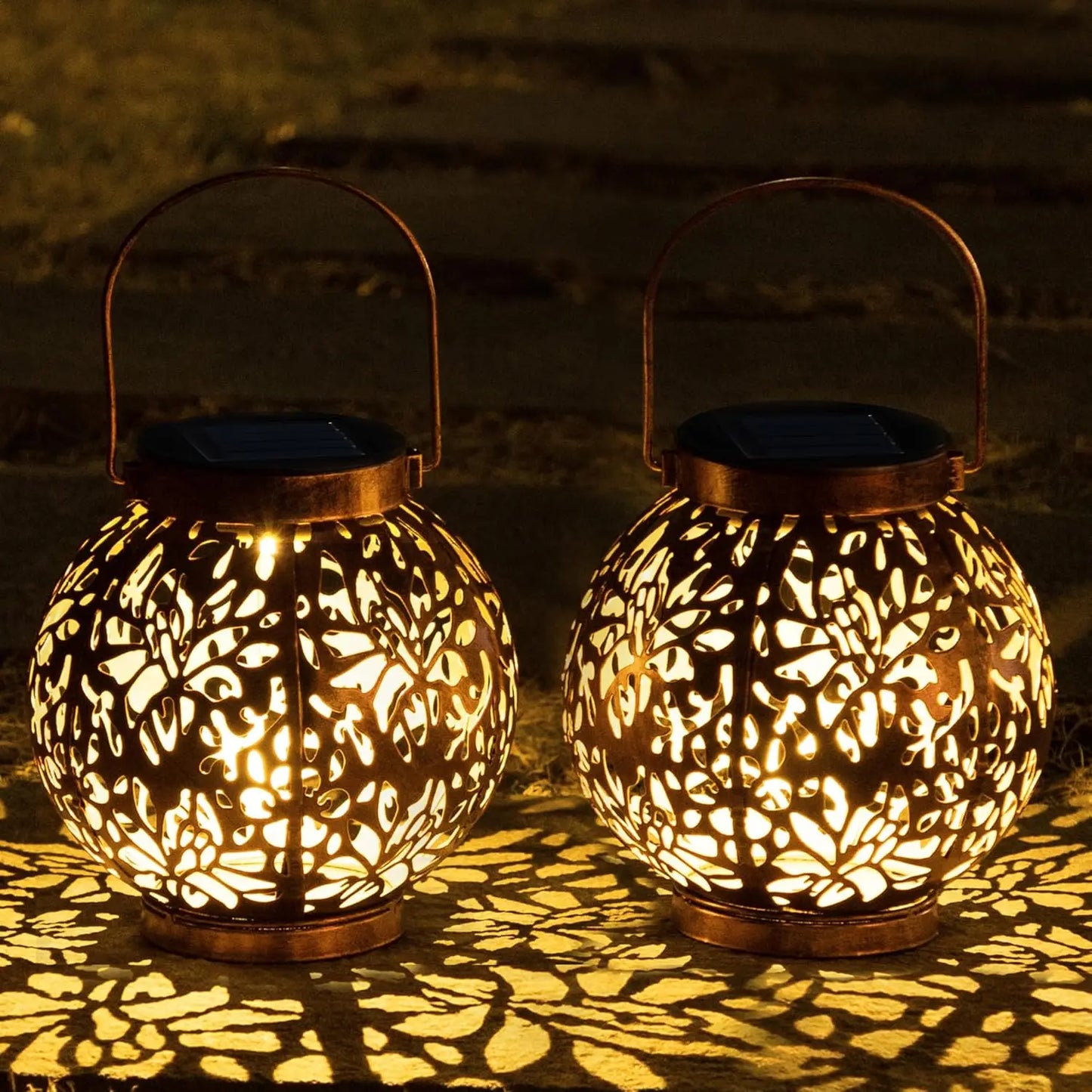 Solarbetriebene Vintage-Metalllaterne – Marokkanisches Blumenmuster