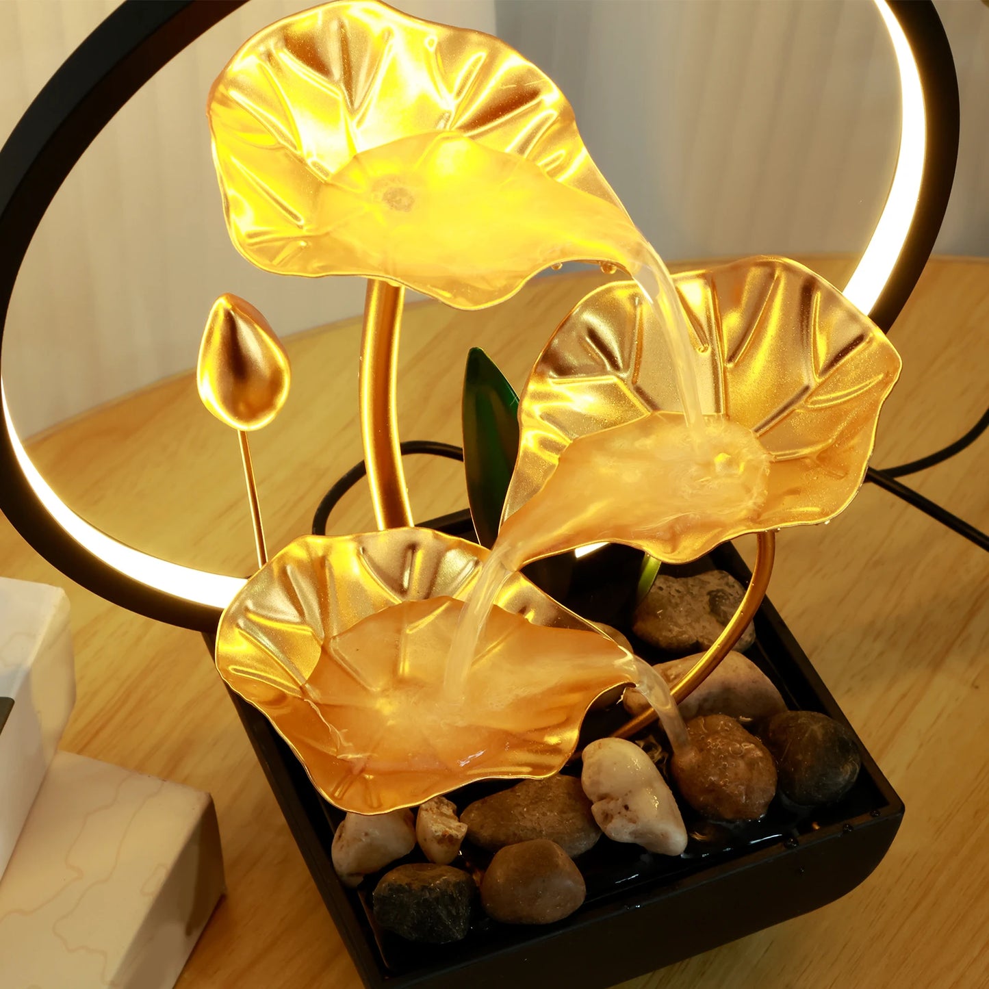 LED-Tischbrunnen Lotus mit fließendem Wasser und Kieseln – USB-betrieben, entspannende Indoor-Wasserfall-Dekoration