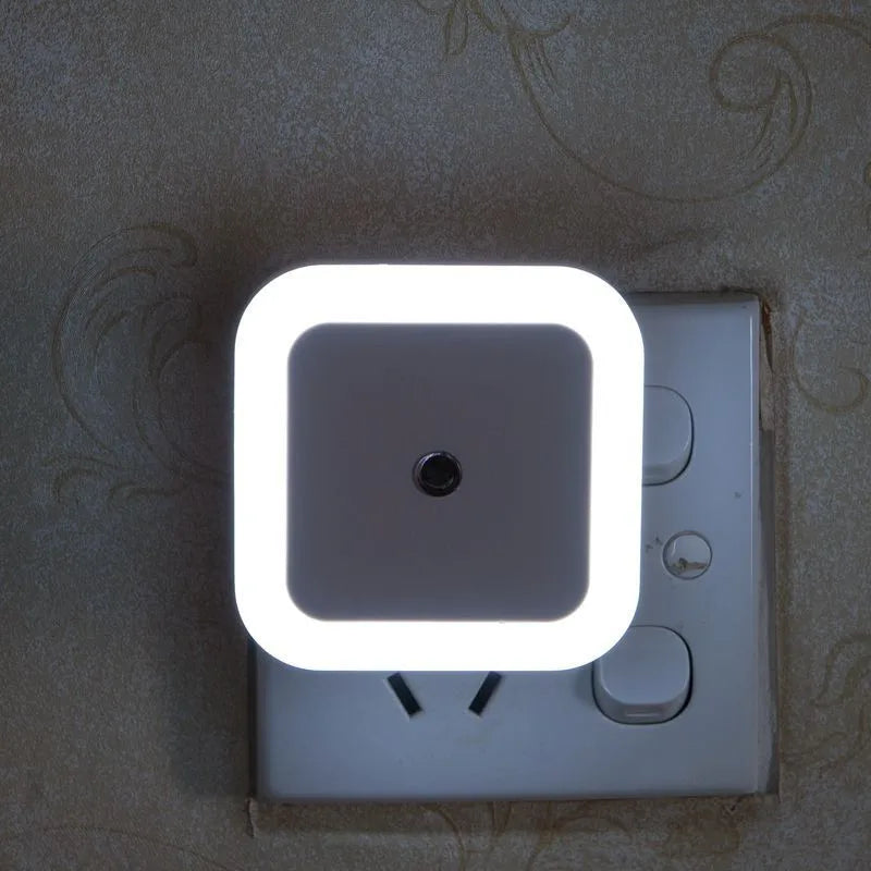 Quadratische LED-Nachtlampe mit Lichtsensor
