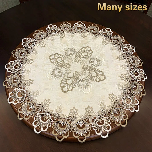 Runde Tischdecke mit besticktem Spitzenrand,  elegante Tischdekoration