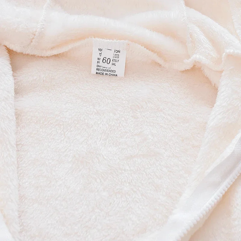 Baby Strampler mit Bärenkapuze – Flauschiger Winter-Overall für Jungen & Mädchen